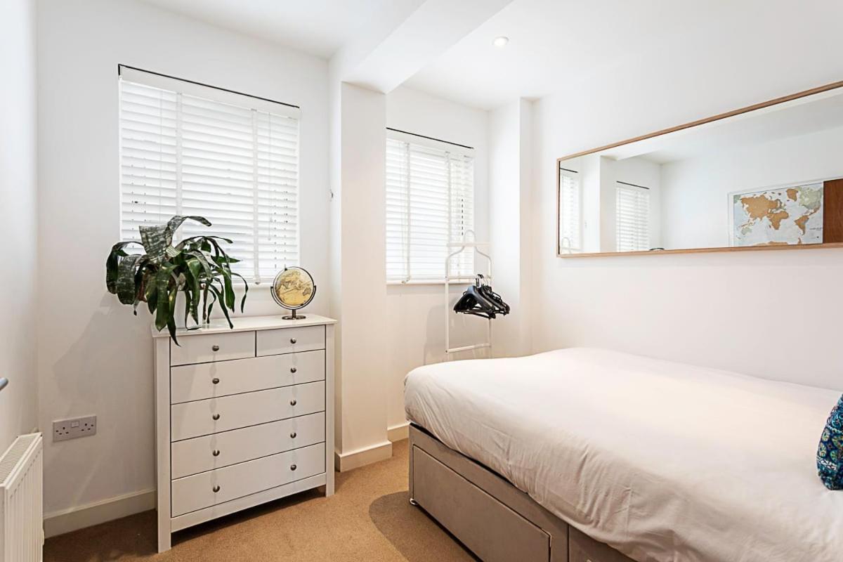 3 Bed Luxury Penthouse In Shoreditch Apartment *