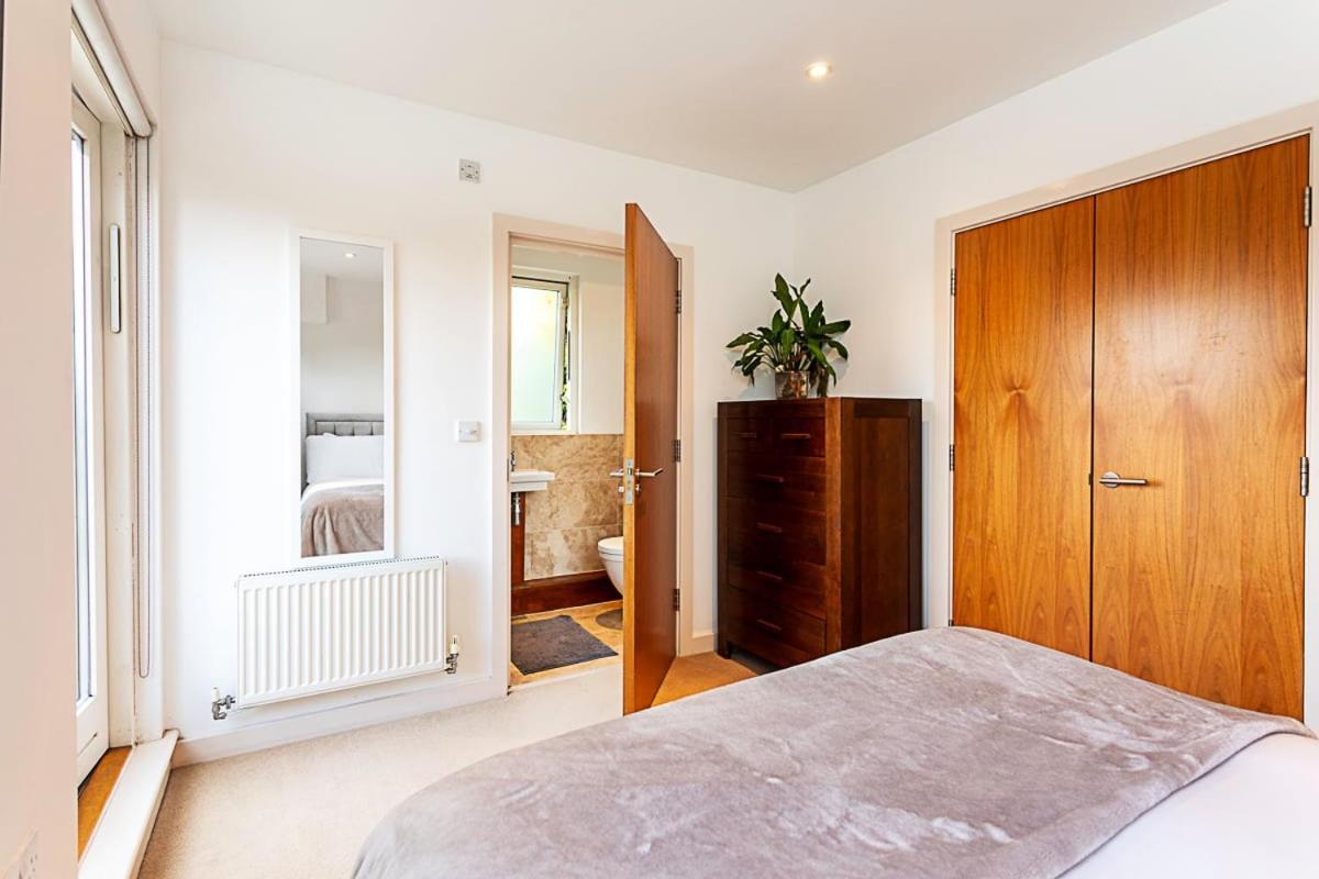 3 Bed Luxury Penthouse In Shoreditch * London