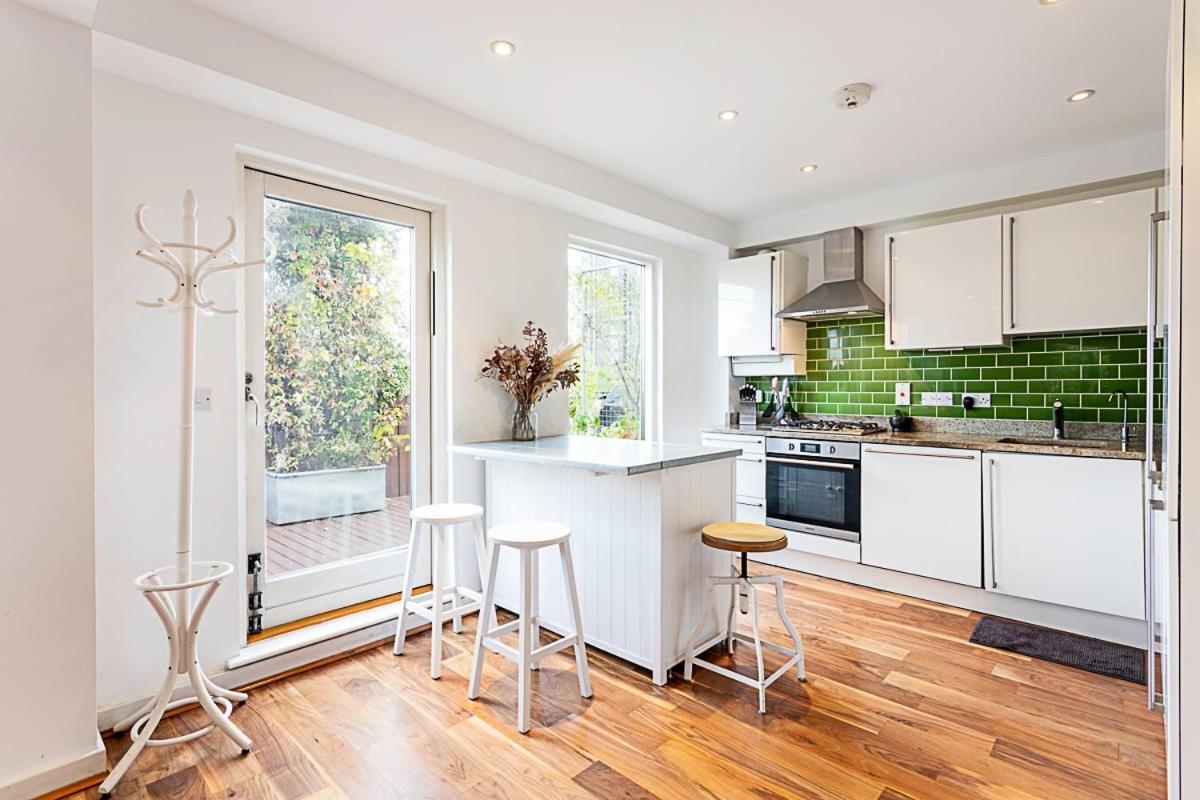 3 Bed Luxury Penthouse In Shoreditch * London
